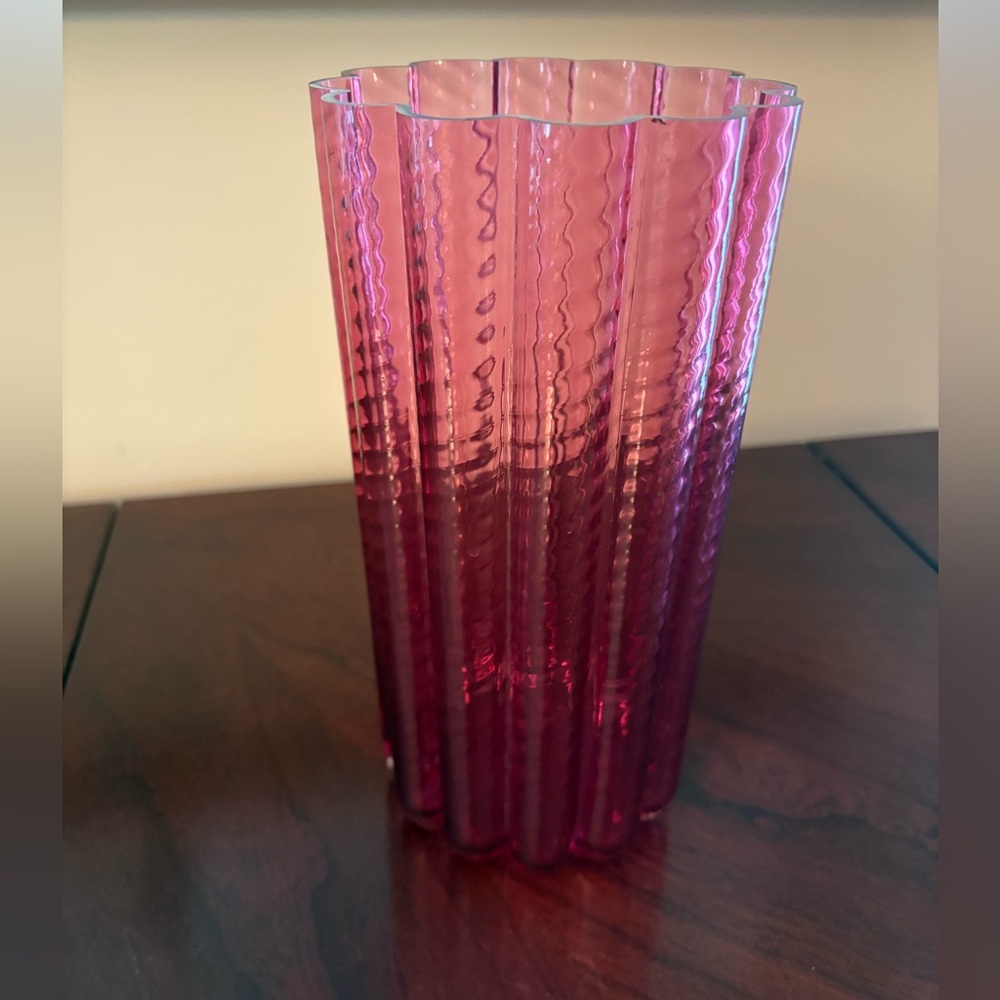 Cranberry Ripple Glass Vase - Picture 5 of 6